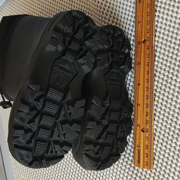 Little kids winter boots Boys Size 7 String closure Waterproof slip resistant - Picture 7 of 7